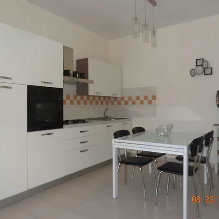 Elegante Nuovissimo Vakantiehuis Quartu SantʼElena